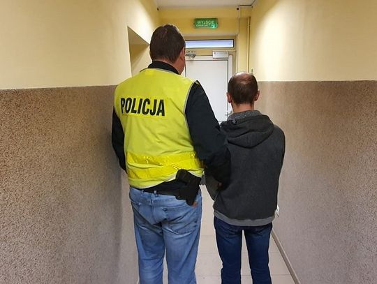 Polscy łowcy pedofilów ujęli kolejnego zboczeńca. 36-latek namawiał na seks 12-latkę
