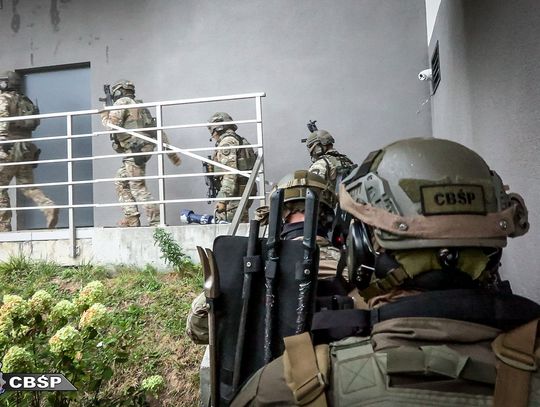 Polskie służby rozbiły zorganizowany gang przemytników. Straty Skarbu Państwa sięgają 370 milionów