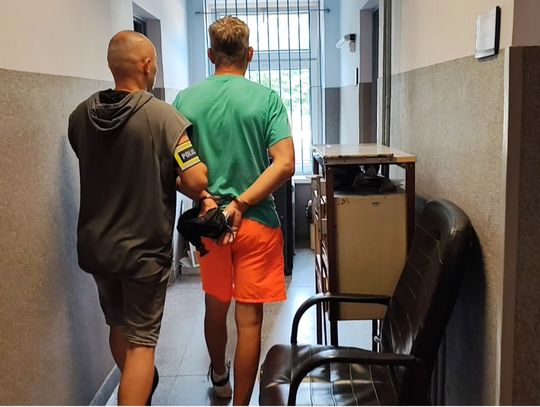 Pomógł nieznajomemu, stracił telefon. 41-letni złodziej szybko wpadł w ręce policji