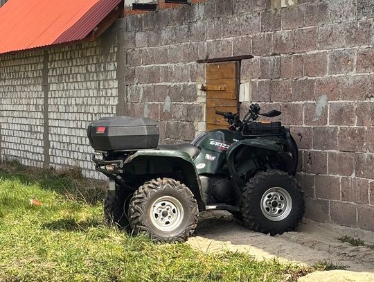 Pomyliła gaz z hamulcem i uderzyła quadem w budynek. O krok od tragedii
