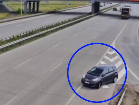 Pomyliła zjazdy na autostradzie, więc po prostu pojechała pod prąd. Zatrzymał ją transport medyczny