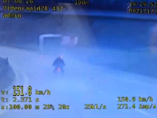 Ponad 150 na motocyklu w ulewnym deszczu. Litwin zatrzymany przez policję