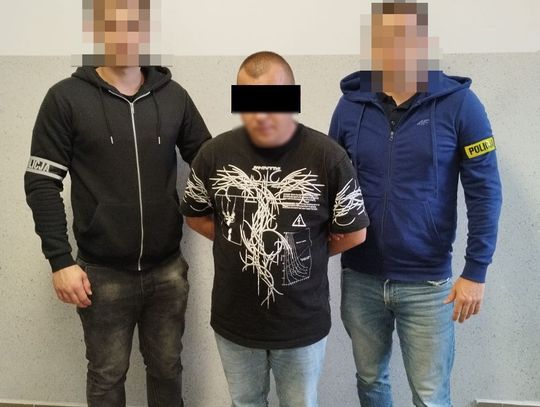 Ponad 2,5 promila i zderzenie na rondzie. Policja chce deportacji 35-latka