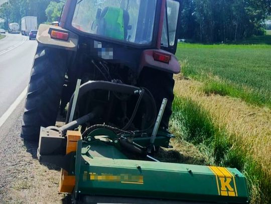 Ponad 4 promile za kierownicą ciągnika. 52-latek kosił trawę przy drodze krajowej