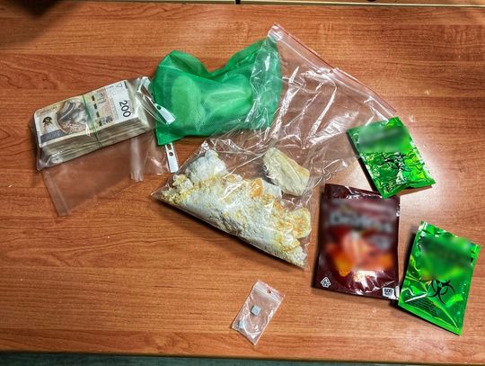 Ponad 600 gramów różnych narkotyków i gruby plik kasy. 48-latek stracił wszystko i wylądował w areszcie