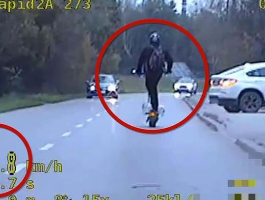 Ponad dwukrotnie przekroczył prędkość i jechał ulicą. Pirat na hulajnodze ukarany