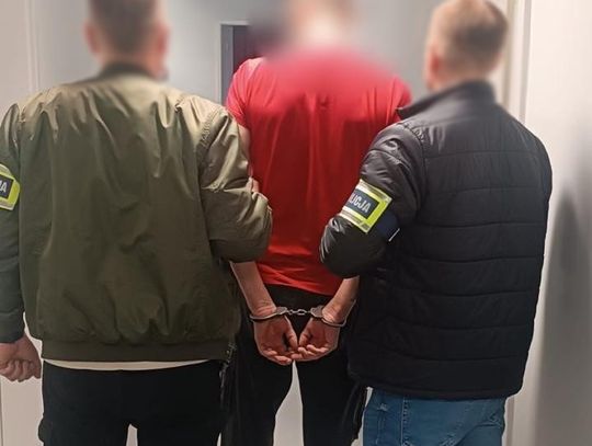 Poprosił dawnego znajomego o pomoc. Został pobity, okradziony i wywieziony za miasto. Łączy ich ta sama kobieta