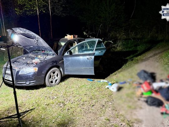 Porzucił auto przy torach kolejowych. W środku były podejrzane przedmioty