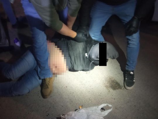 Pościg i zderzenie czołowe z radiowozem. Zatrzymani znani przestępcy "Kaszanka" i "Małpa"