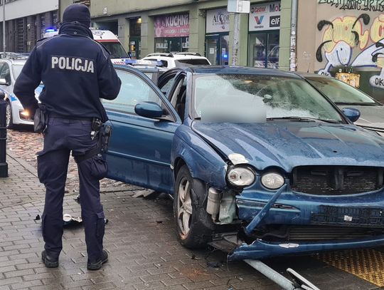 Pościg za jaguarem. Kierowca po mefedronie i z 13-letnim zakazem jazdy [FOTO]