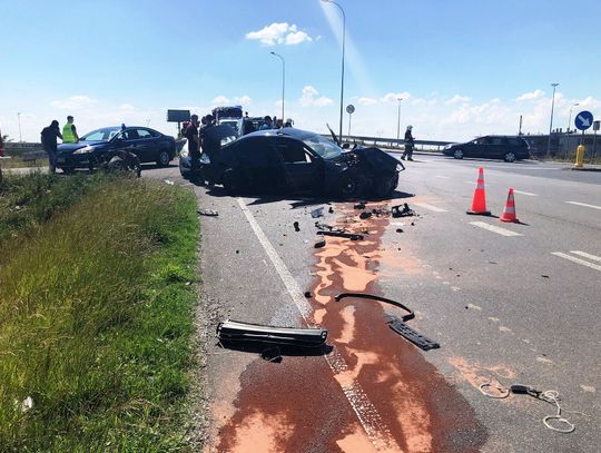 Pościg za kurierem przewożącym nielegalnych imigrantów zakończony wypadkiem [FOTO]