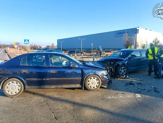 Pościg za uciekinierem z więzienia. Doprowadził do zderzenia czołowego z innym samochodem