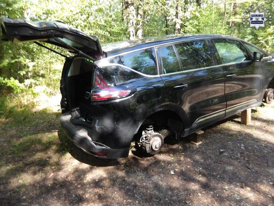 Poszli na grzyby, wrócili do samochodów bez kół. Policjanci zatrzymali 35-latka