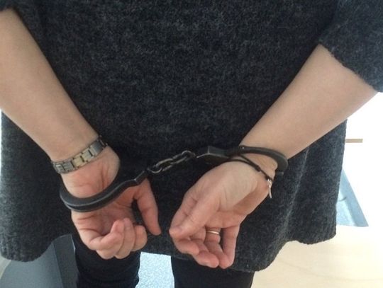 Poszukiwana 35-latka spacerowała pod murami aresztu. Zatrzymali ją przejeżdżający obok kryminalni