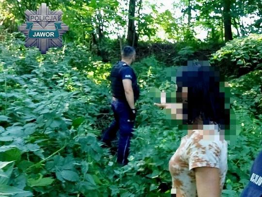 Poszukiwana 37-latka uciekała na hulajnodze i pieszo. Dzielnicowi zatrzymali ją po pościgu