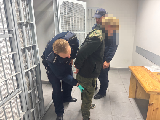 Poszukiwani bracia zamieszkali w lesie. Ciągle się przemieszczali i spali pod gołym niebem