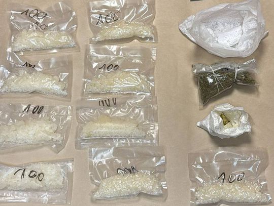 Poszukiwany 26-latek zatrzymany z narkortykami wartymi pół miliona. Wraz z nim wpadł jego kolega