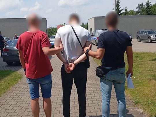 Poszukiwany 28-latek unikał kilkudziesięciu dni odsiadki. Po zatrzymaniu grozi mu 10 lat więzienia