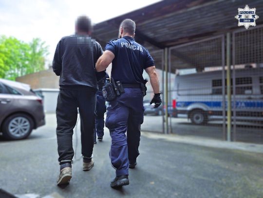 Poszukiwany 34-latek czuł się tak bezkarny, że jeździł pijany z dwoma zakazami. Trafił do aresztu