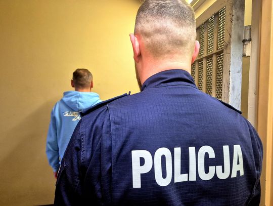 Poszukiwany 40-latek przed świętami zgłosił się na komendę. Chciał mieć odsiadkę z głowy Poszukiwany 40-latek przed świętami zgłosił się na komendę. Chciał mieć odsiadkę z głowy