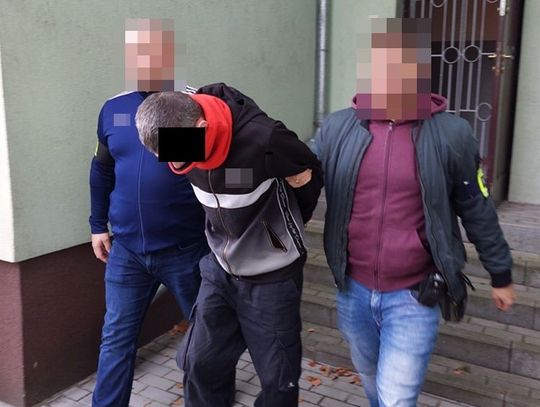 Poszukiwany 46-latek zatrzymany z narkotykami. Miał amfetaminę, marihuanę i narkotyczne ciasteczka