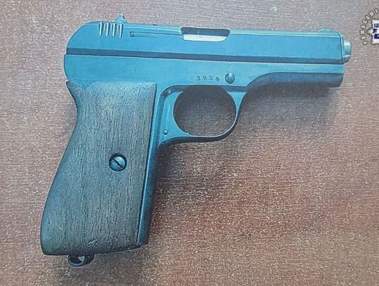 Poszukiwany gangster strzelał na grillu. Koledzy obezwładnili go i wezwali policję