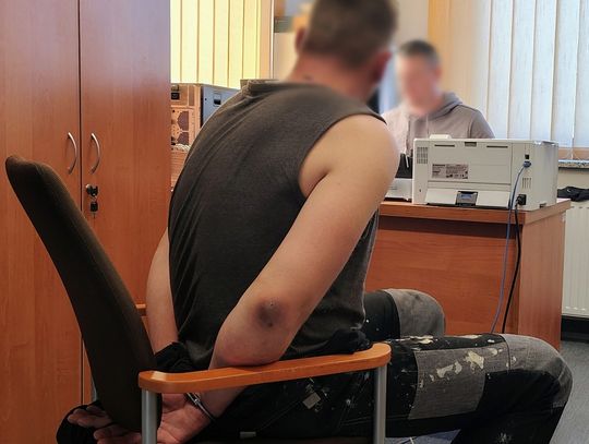 Poszukiwany listem gończym schronił się u babci. Wpadł pod domem z narkotykami w kieszeni Poszukiwany listem gończym schronił się u babci. Wpadł pod domem z narkotykami w kieszeni