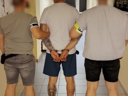 Poszukiwany listem gończym wpadł z narkotykami. Schował w majtkach duże ilości heroiny