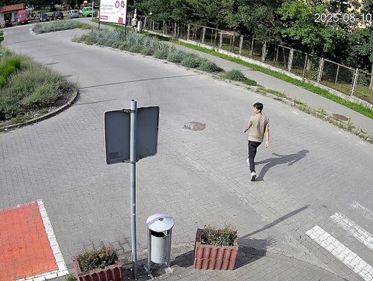 Poszukiwany mężczyzna ze zdjęcia. W krótkim czasie dopuścił się napastowania dwóch kobiet