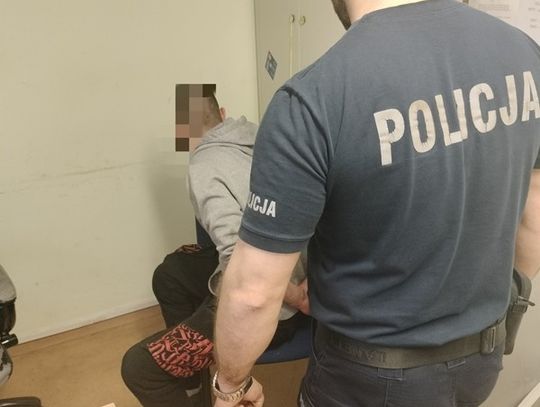 Poszukiwany próbował uciec przed policją. Wjechał autem do rowu - był naćpany i miał amfetaminę