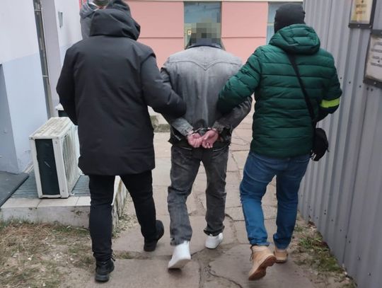 Poszukiwany przez sześć lat ukrywał się w Niemczech. Wrócił do Polski i od razu go zatrzymali Poszukiwany przez sześć lat ukrywał się w Niemczech. Wrócił do Polski i od razu go zatrzymali