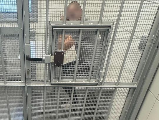 Poszukiwany przyszedł na komendę zgłosić, że został oszukany. Od razu trafił za kratki