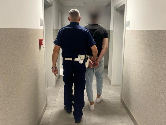 Poszukiwany Rosjanin jechał z zakazem i dużo za szybko. Audi na policyjny parking, a dla niego deportacja