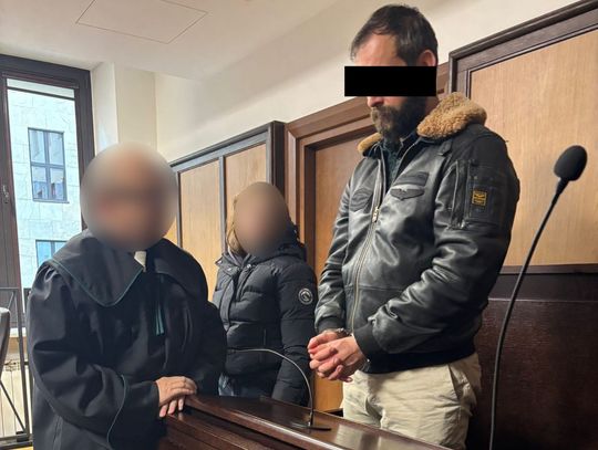 Poszukiwany Słowak schował się w sofie i udawał, że go nie ma. Służby nie dały się nabrać