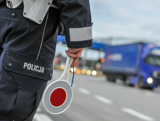 Poszukiwany spacerował autostradą. Zamiast do domu, trafił wprost do więzienia