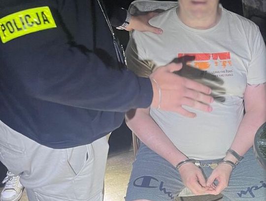 Poszukiwany trzema listami gończymi próbował uciec przez taras. Wpadł w ręce „łowców głów”