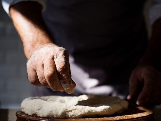 Poszukiwany uciekł na drugi koniec Polski i zatrudnił się jako kucharz. Zatrzymali go w czasie pracy