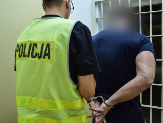 Poszukiwany wpadł, bo przesadził z używkami. Zatrzymali go, gdy spał w aucie przed sklepem