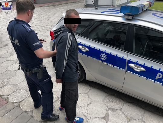 Poszukiwany zgłosił awanturę i trafił do więzienia. Miał amfetaminę i ukrywał się w krzakach