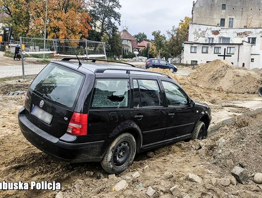 Potrącił chłopaka i próbował uciekać, ale zapomniał, że ulica jest rozkopana. Pijak złapany przez świadków