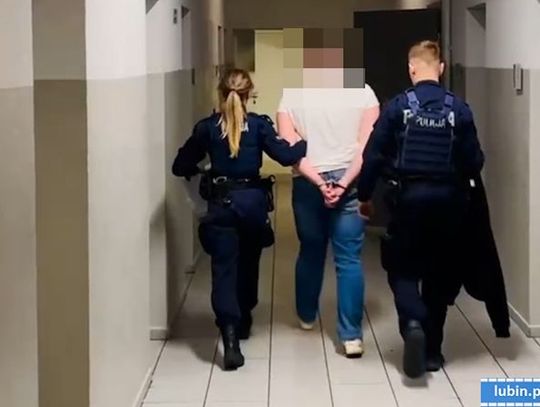 Potrącił dwie kobiety i uciekł, zostawiając ranne na drodze. 21-latek zatrzymany przez policję