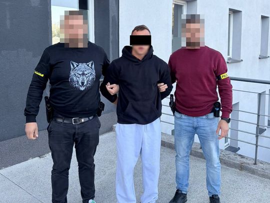 Potrącił policjanta motocyklem i uciekł. 22-latek miał przy sobie narkotyki