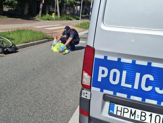 Potrącił rowerzystę i nawet się nie zatrzymał. Wszystko na oczach policjantów