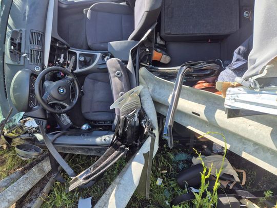 Poważny wypadek na autostradzie A4. Dachowanie BMW, na miejscu lądował śmigłowiec LPR