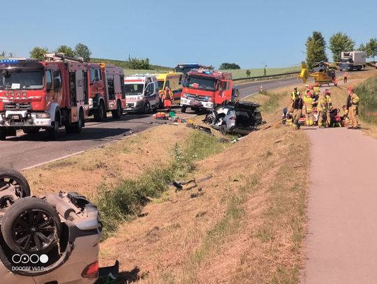 Poważny wypadek niedaleko Mrągowa. Siedem osób rannych, w tym troje dzieci