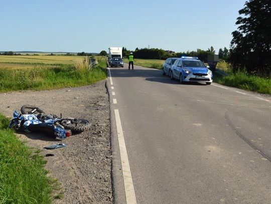 Poważny wypadek z udziałem dwóch motocyklistów. 18-letni sprawca uciekł nie udzielając pomocy [FOTO]