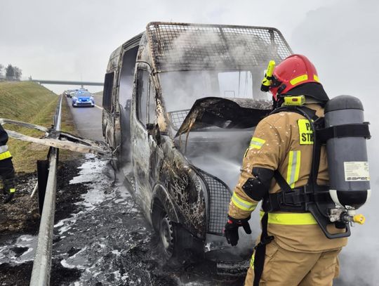 Pożar radiowozu na drodze ekspresowej. Policyjny bus spłonął doszczętnie [FOTO]