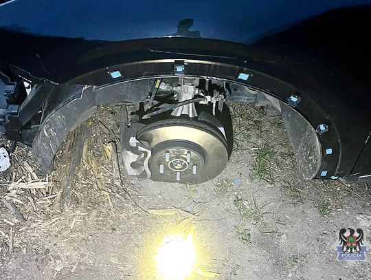 Pożyczyli auto, rozkradli je, a potem udawali, że nie wiedzą, kto to zrobił. Policja szybko odkryła prawdę