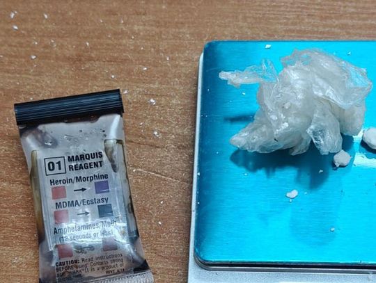 Pracownica Domu Pomocy Społecznej znalazła narkotyki u podopiecznej. Biały proszek leżał na stoliku