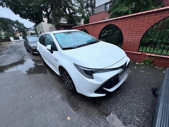 Pracownik przywłaszczył auto, laptopa i toyotę. Szef w końcu stracił cierpliwość i wezwał policję